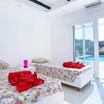 Franky Ladikoheizbarer Pool Σπίτι διακοπών Φαληράκι