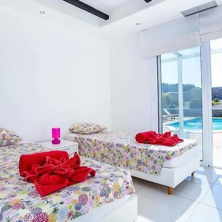 Franky Ladikoheizbarer Pool Tatil Evi Faliraki