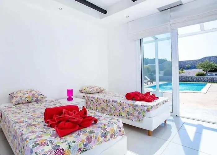 Franky Ladikoheizbarer Pool Tatil Evi Faliraki